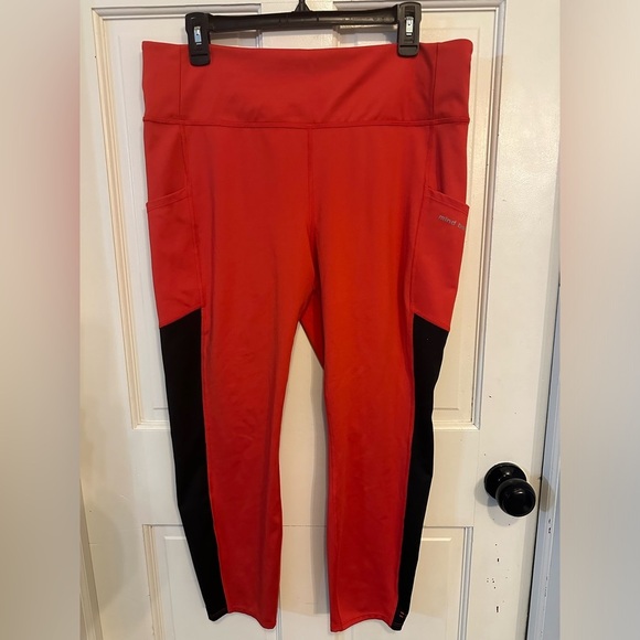 Peace Love World Mind Body Love Color Block Leggings XLP red/black with pockets - Picture 2 of 14